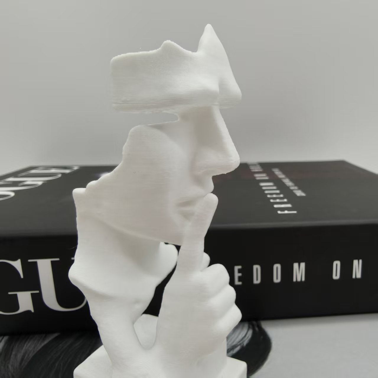 3D Printing Drawing - 思想家像、沈黙は金なり抽象芸術像、3Dプリントされた耐久性のあるプラスチック、モダンなプラスチック製のホーム彫刻、ミニマリストデザインの高品質装飾品、ホームオフィスのデスクトップ装飾、クリスマス、イースター、ハロウィーンのクリエイティブギフト